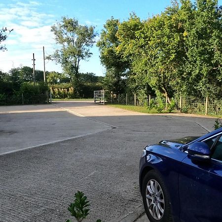 Two Birds Weekly Stay Malmesbury Exterior photo