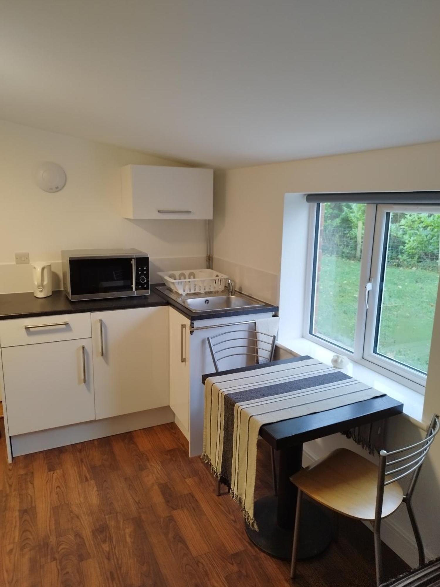 Two Birds Weekly Stay Malmesbury Exterior photo