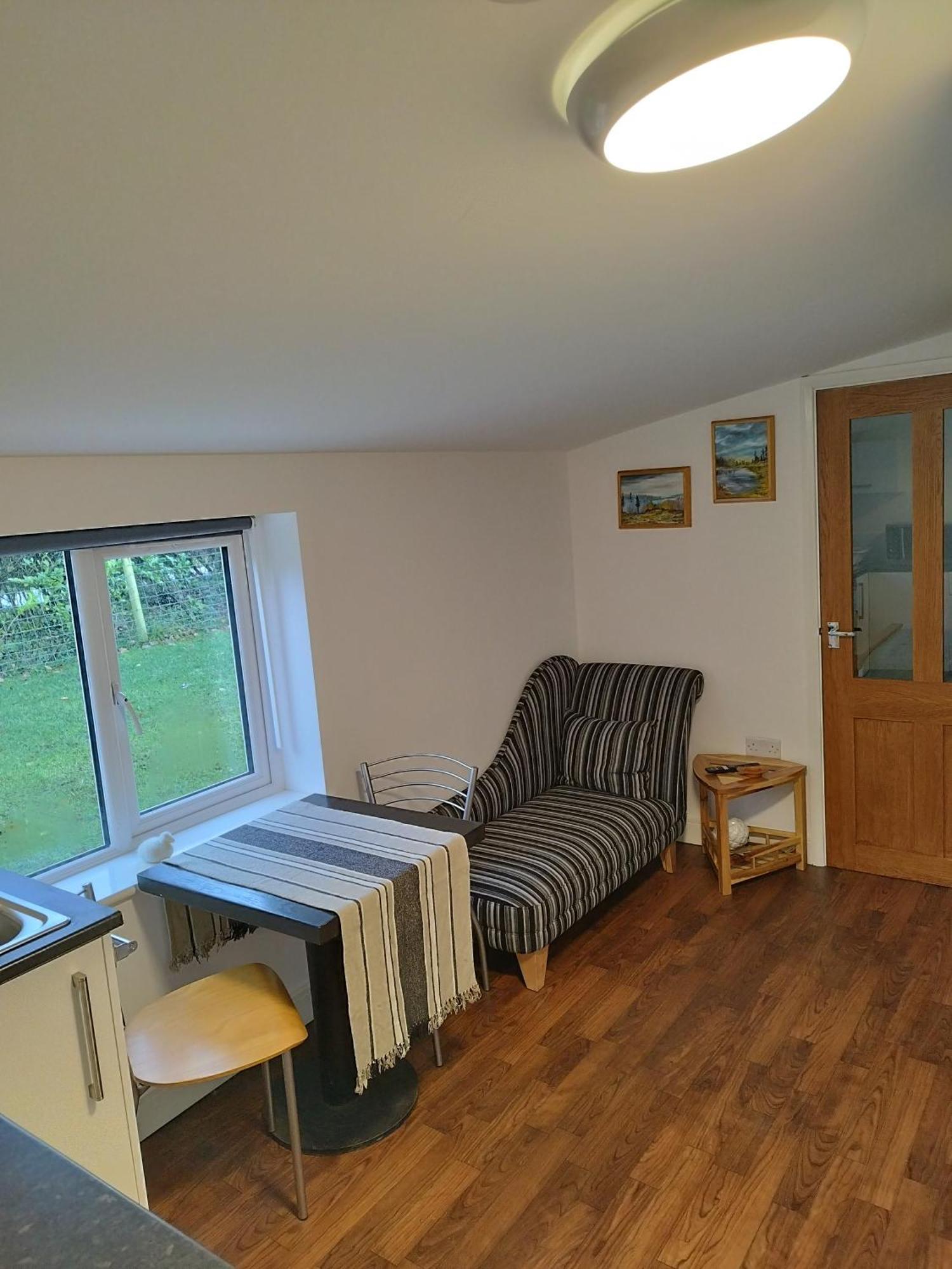 Two Birds Weekly Stay Malmesbury Exterior photo