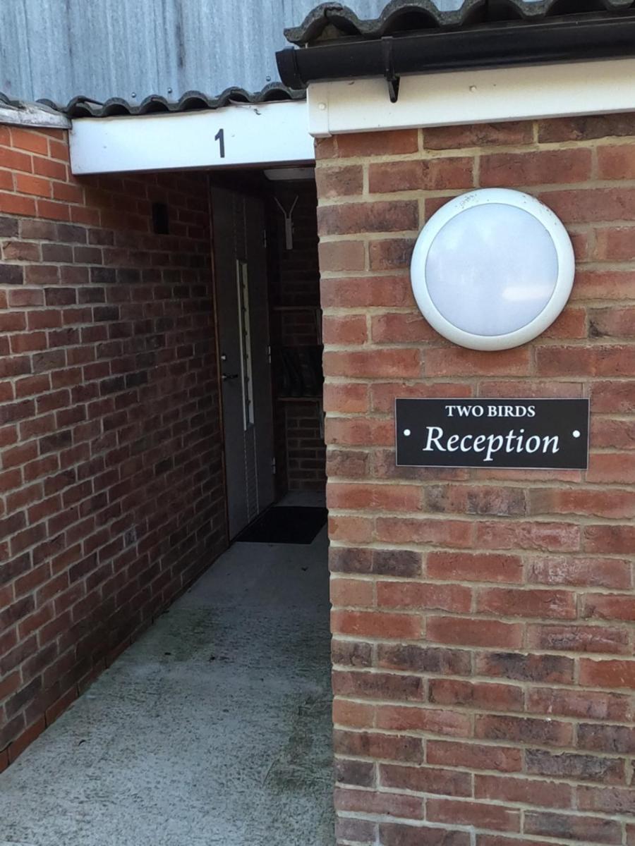 Two Birds Weekly Stay Malmesbury Exterior photo