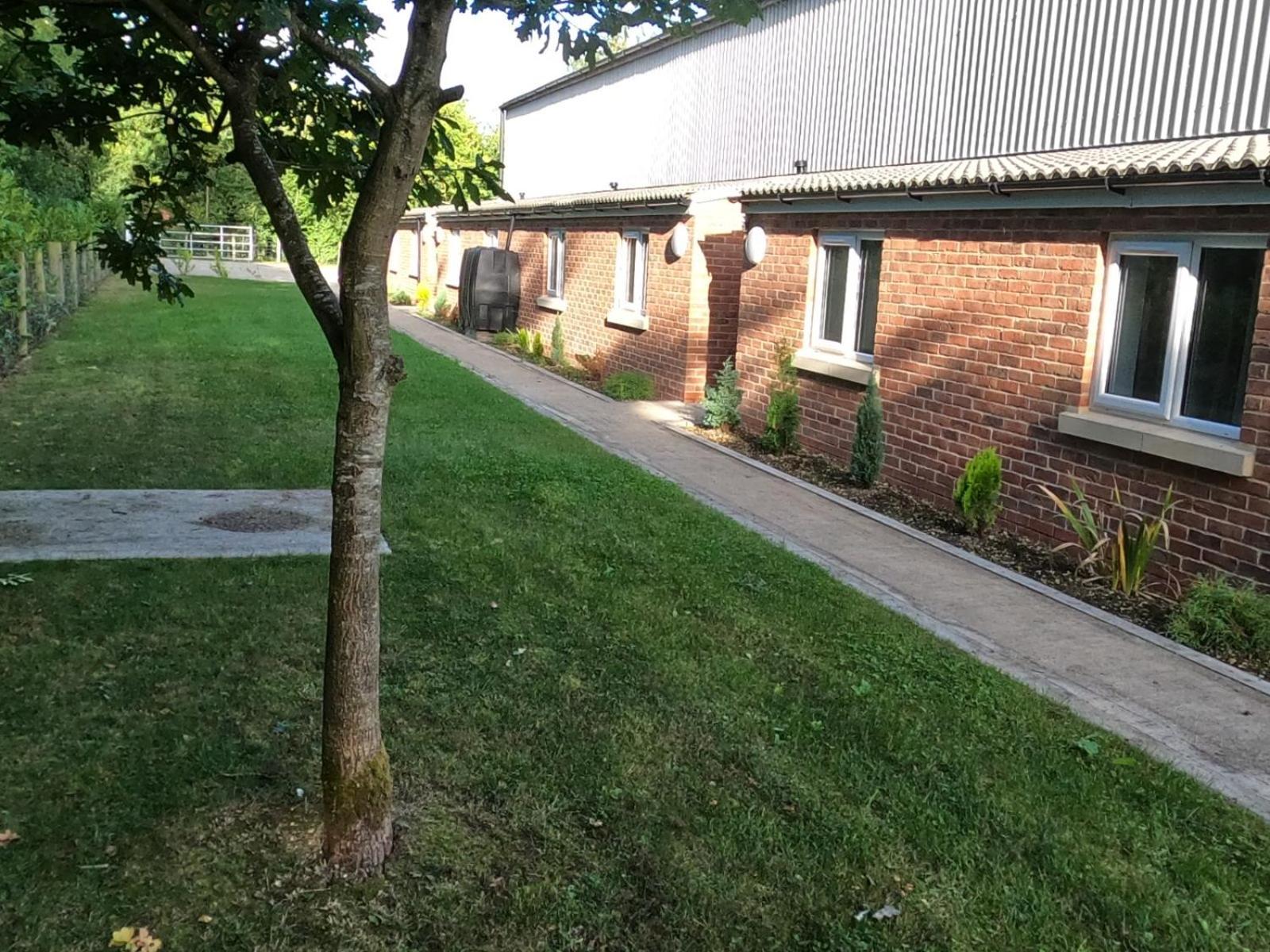 Two Birds Weekly Stay Malmesbury Exterior photo